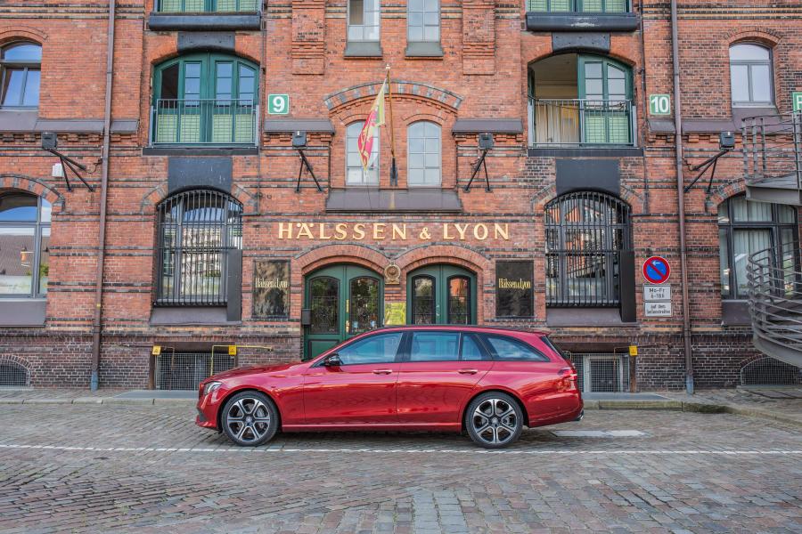  Mercedes-Benz E220 d Avantgarde Line Estate 2016 года  (фото 19 из 26)